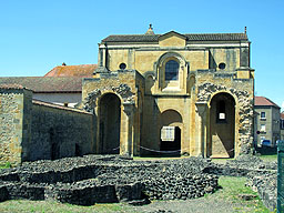 Ruine der Klosterkirche in Charlieu